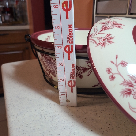 Casserole dish with lid And Wire Rack - Picture 6 of 10